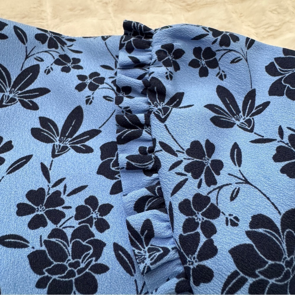Draper James Blue Floral Ruffle Trim Blouse Top Women 10 Short Sleeve Coquette - Picture 3 of 7